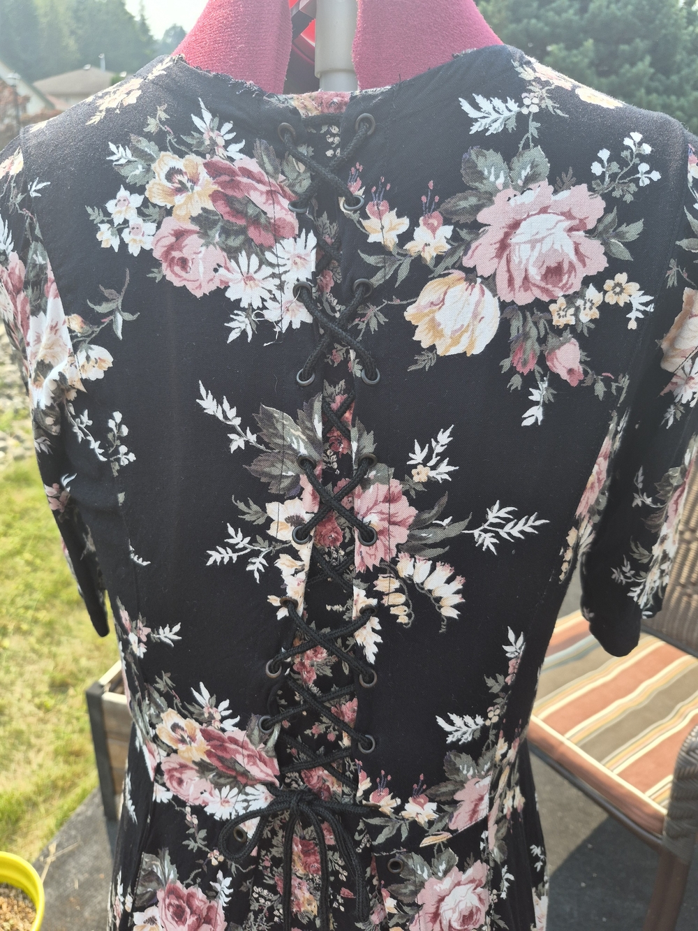 Vintage 90s Romantic Lace-Up Black Floral Midi Dress with Pink Roses - Picture 3 of 10